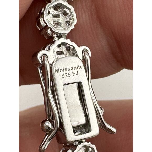 Certified VVS Moissanite 925 Sterling Silver 9.04ct Tennis Bracelet - Picture 4 of 15